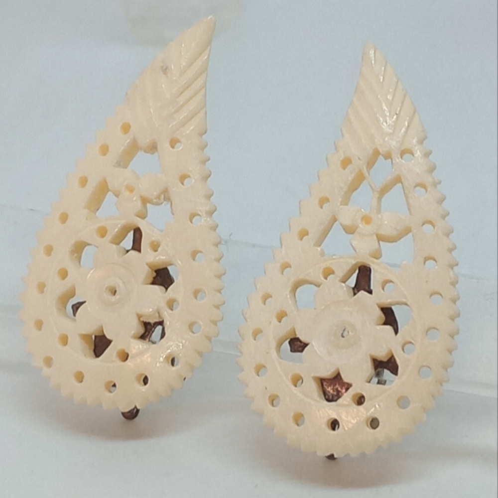* vintage antique hand carved ivory colored intricate clip on earrings